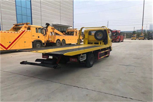 阿里非事故拖车